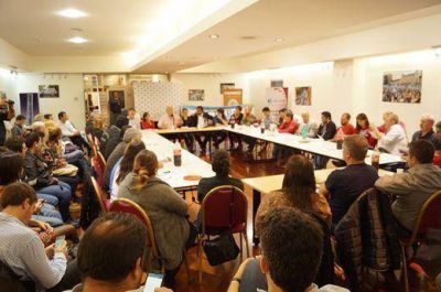 Fuerte respaldo de concejales del FPV a Cristina ante la citaci�n del 13A