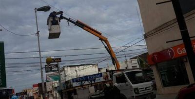 Reconstrucci�n de l�neas de baja tensi�n y mantenimiento de alumbrado p�blico