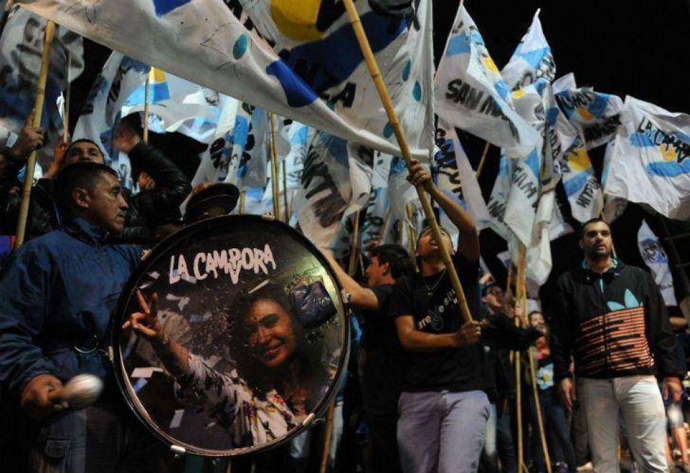 La C�mpora cop� Aeroparque y Recoleta para recibir a Cristina