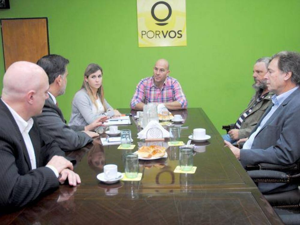 Molina recibi� al director de AySA