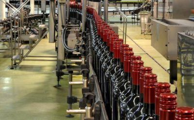 Ahora hay tres firmas que quieren el vino excedente