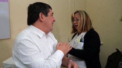Con 240.000 dosis lanzaron la campa�a de vacunaci�n antigripal