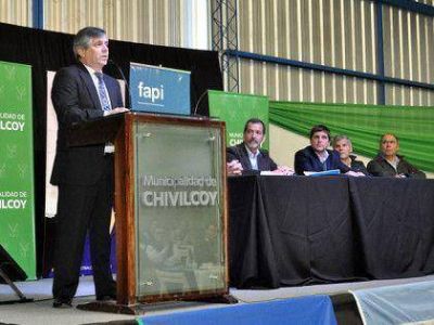 Intendente Britos: Gran impulso a la escrituraci�n pendiente de empresas