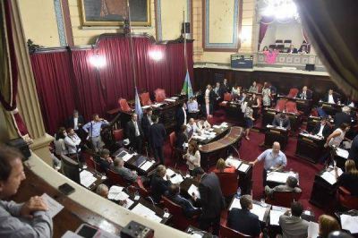Otra semana de escarceos entre Cambiemos y el FR