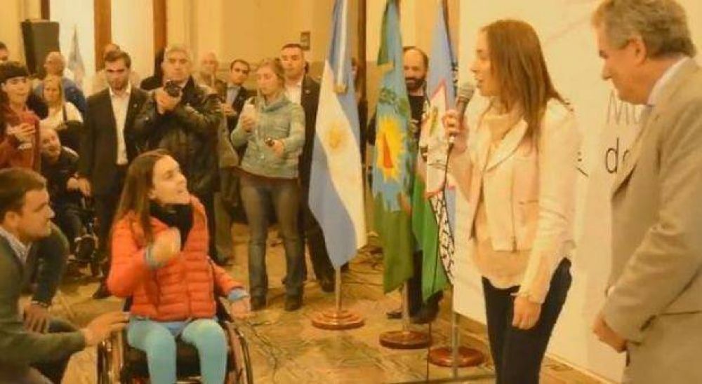 Joven escrach� a Vidal en pleno acto y le recrimin� el recorte a los comedores escolares
