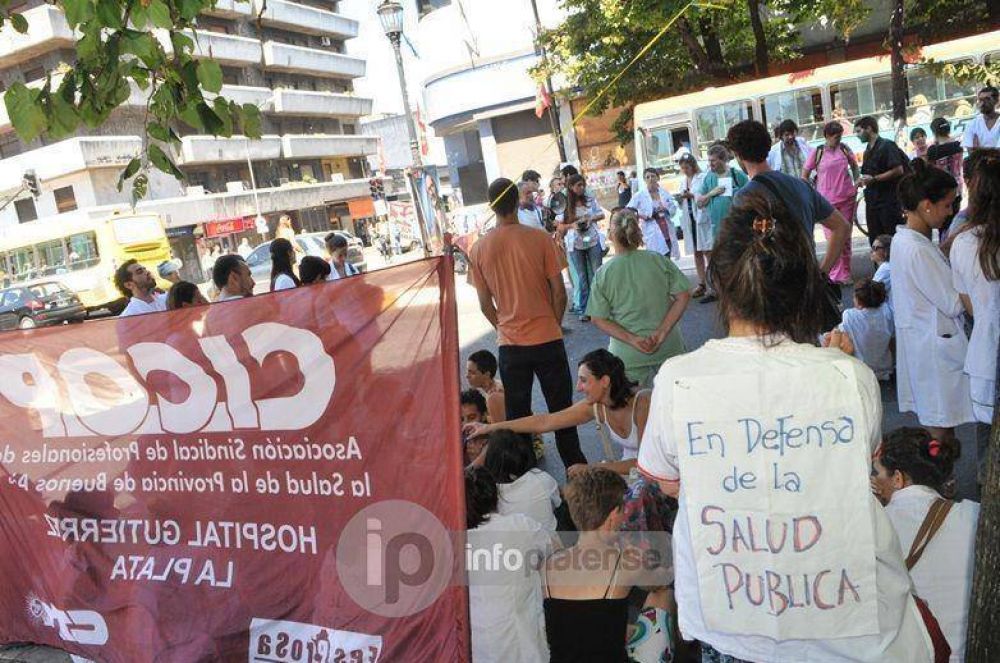 M�dicos de CICOP inician paro de tres d�as, para reclamar mejores salarios