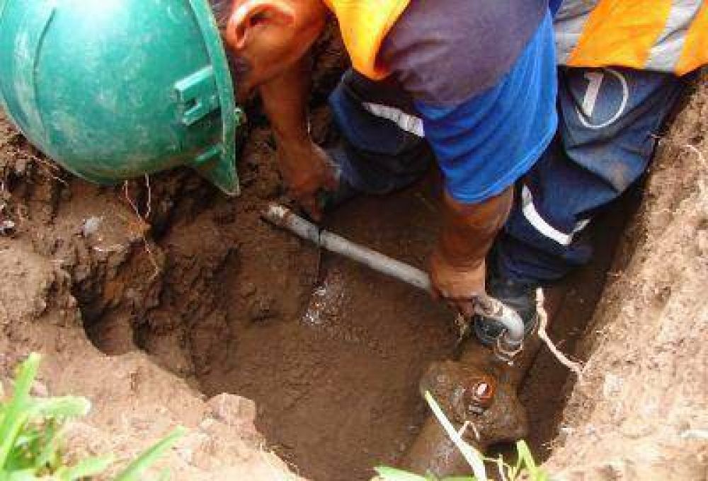Extienden la red de agua potable en el barrio Peumayen