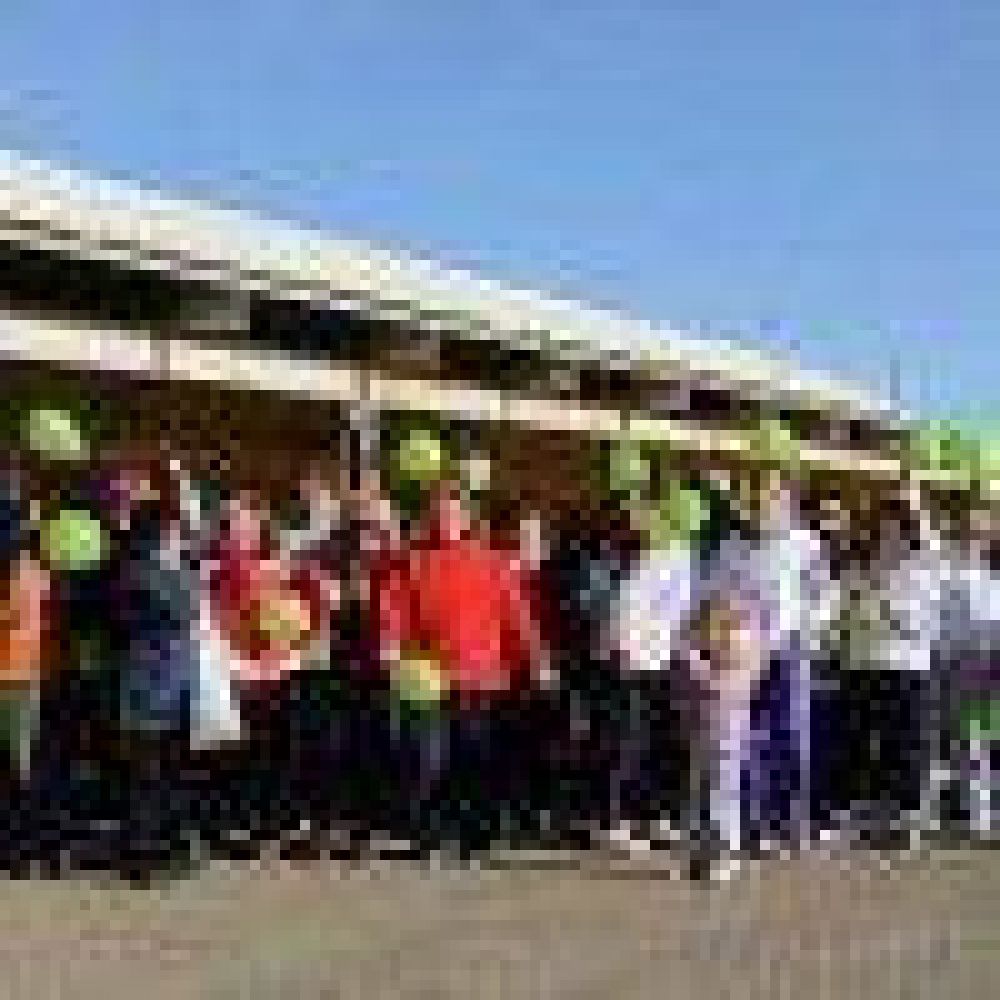 Se realiz� una caminata saludable que convoc� a m�s de 100 personas