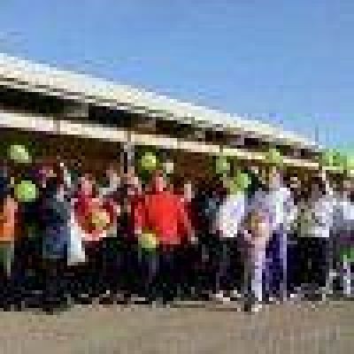 Se realiz� una caminata saludable que convoc� a m�s de 100 personas