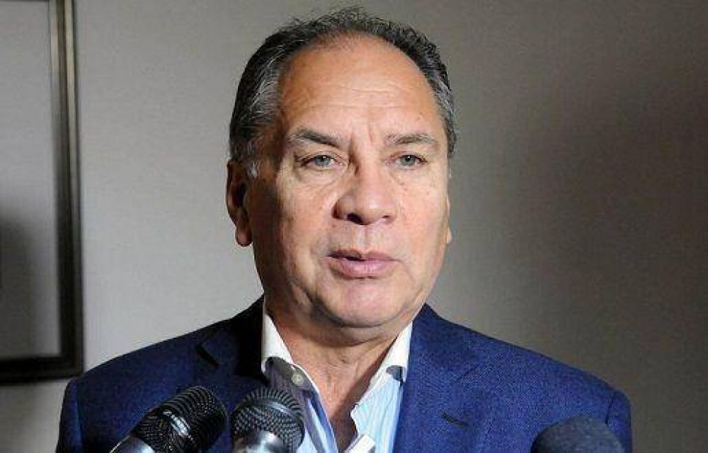 Descalzo: �El llamado a indagatoria a Cristina es un papel�n judicial�
