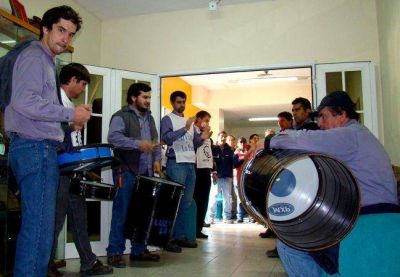 Ruidosa protesta de Luz y Fuerza en la CPE