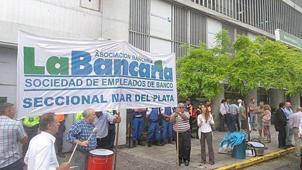 Por un paro nacional, ma�ana no trabajar�n los bancos
