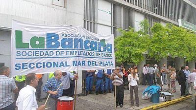Por un paro nacional, ma�ana no trabajar�n los bancos
