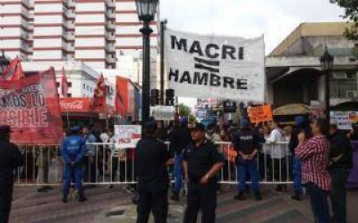Protesta de organizaciones en contra de la presencia de Macri en Quilmes