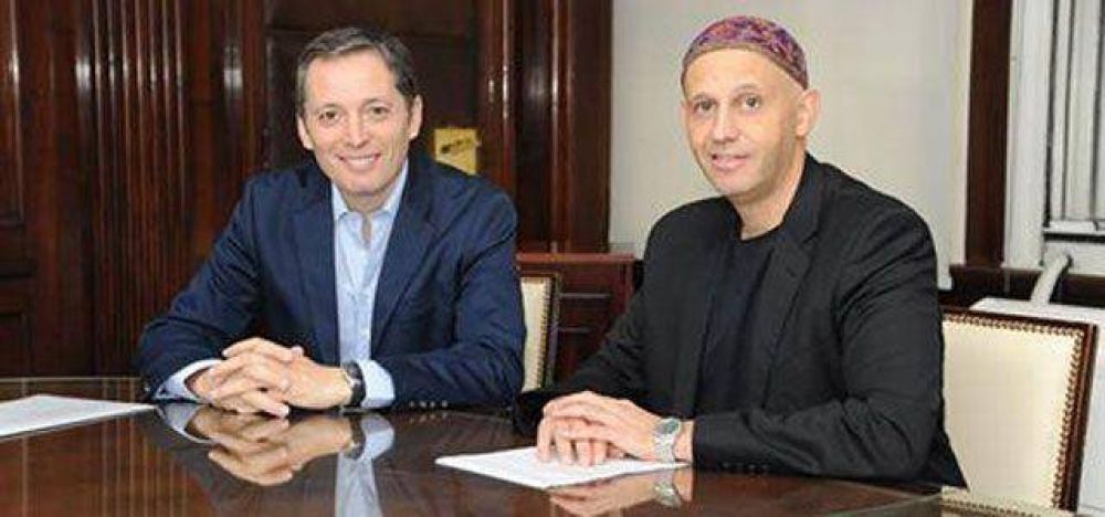 En medio del conflicto por la basura, Gray se reuni� con Bergman