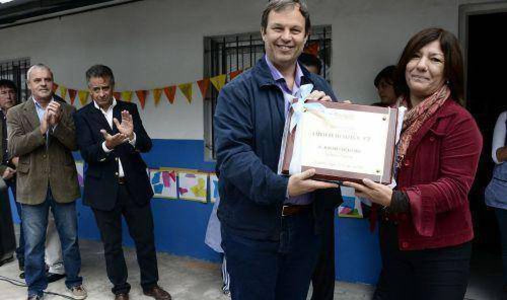 Cascallares inaugur� el jard�n de infantes 957 de Claypole