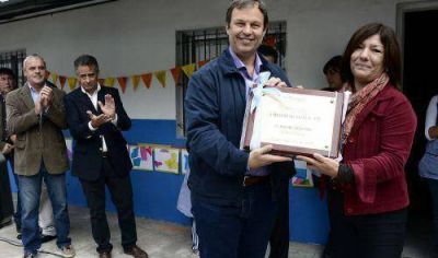 Cascallares inaugur� el jard�n de infantes 957 de Claypole