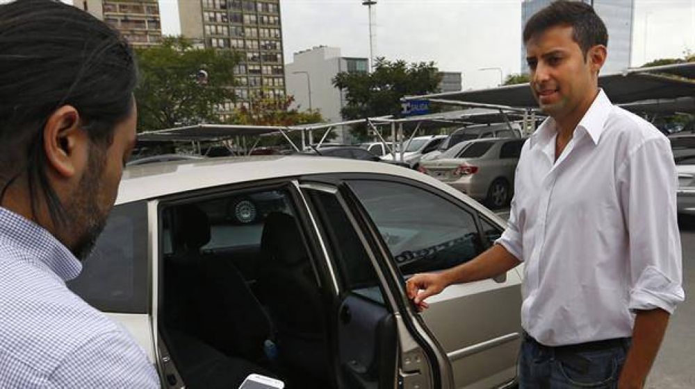 Uber ya funciona a pesar de las protestas y de posibles sanciones