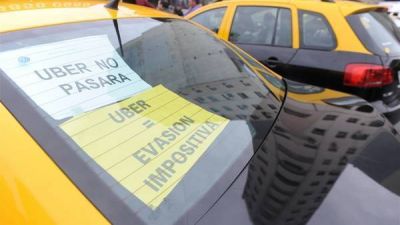 La Ciudad afirma que Uber es ilegal y amenaza con llevarse los autos con gr�a