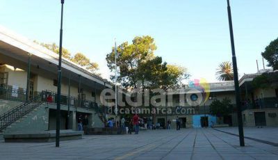 Los docentes preuniversitarios inician plan de lucha de 72 horas