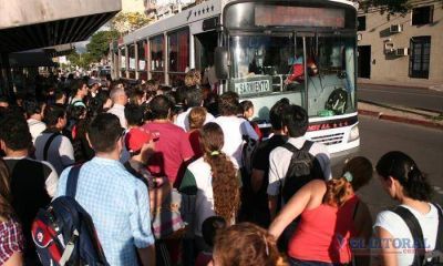 Con manifestaciones estudiantiles, piden que el precio del Chaco-Corrientes vuelva a ser $7