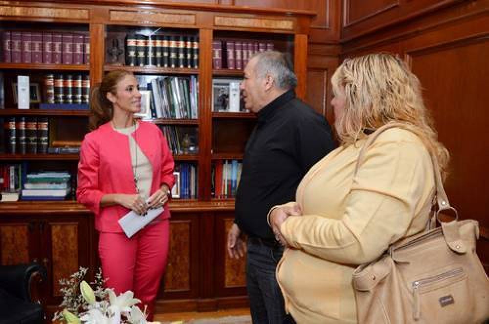 La gobernadora colabor� con micro emprendedores que fabrican pastas en Villa Balnearia