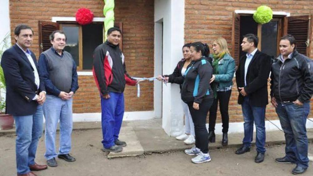 El Gobierno entreg� nuevas viviendas sociales en el interior de la provincia