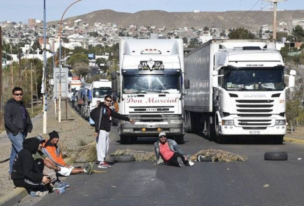 Recolectores cortaron la Ruta 3 y el municipio la 12