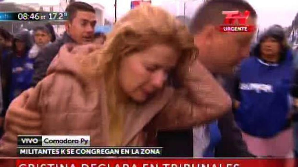 Militantes K agredieron a Mercedes Ninci en la puerta de Comodoro Py