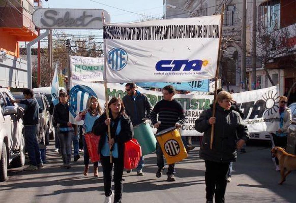 Monotributistas se re�nen con Pedehont�a