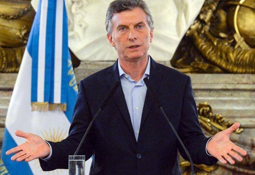 Con un duro mensaje, Mauricio Macri le acept� la renuncia a Oyarbide