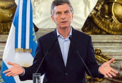 Con un duro mensaje, Mauricio Macri le acept� la renuncia a Oyarbide