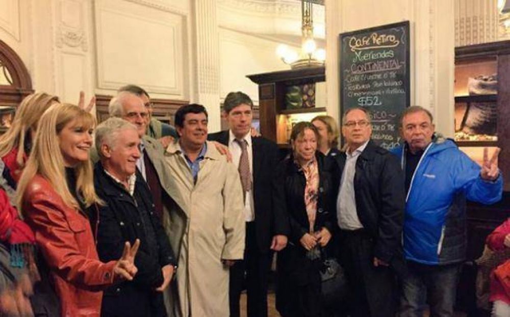 Indagatoria a Cristina Kirchner: Dirigentes del PJ de Pilar dijeron presente en Comodoro Py