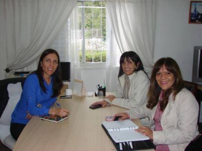 Garc�a Pean� se reuni� con la senadora Petrino y autoridades municipales de Merlo