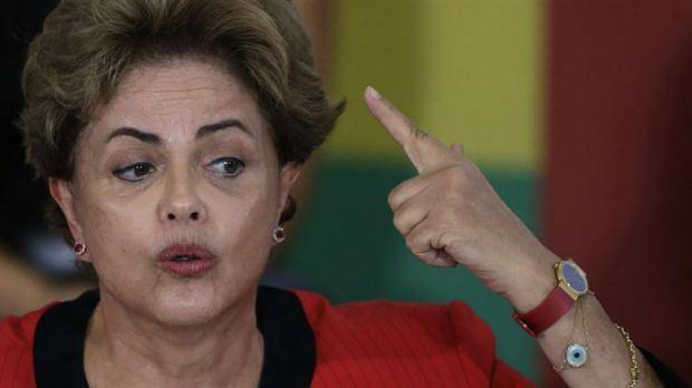 Mientras su coalici�n se desbanda, Dilma promete pelear hasta el final