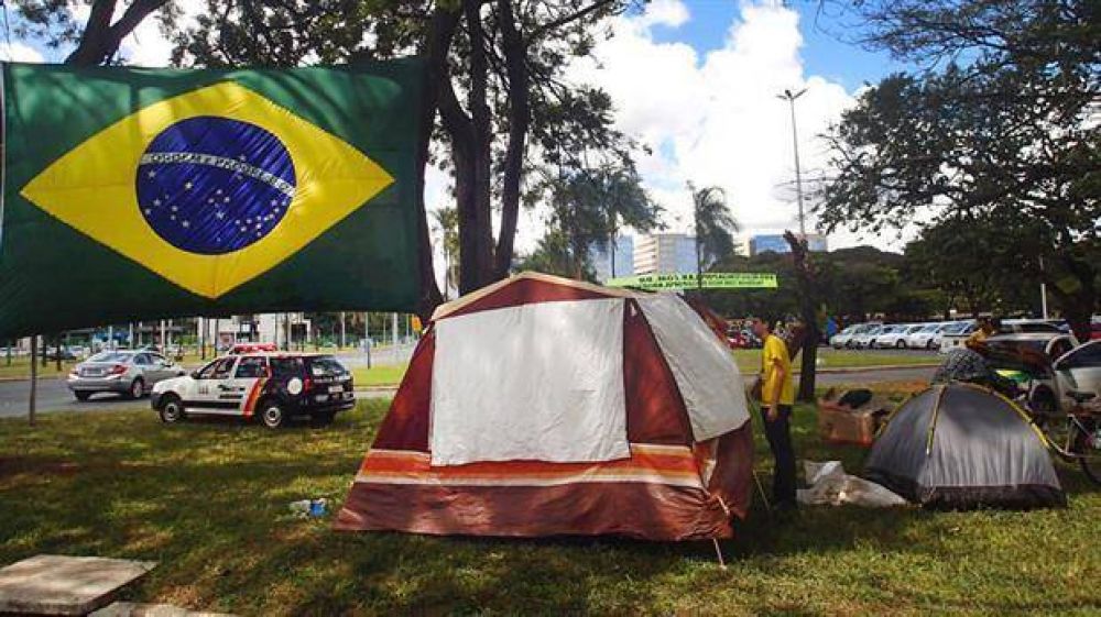 Dos campamentos, term�metros del clima de juicio pol�tico