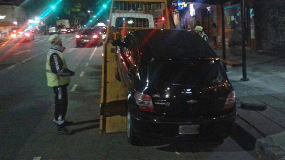 La Ciudad acarre� un auto de Uber y rastrea las oficinas para clausurarlas