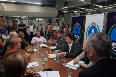 Cornejo lanz� concursos y logr� el aval de los gremios