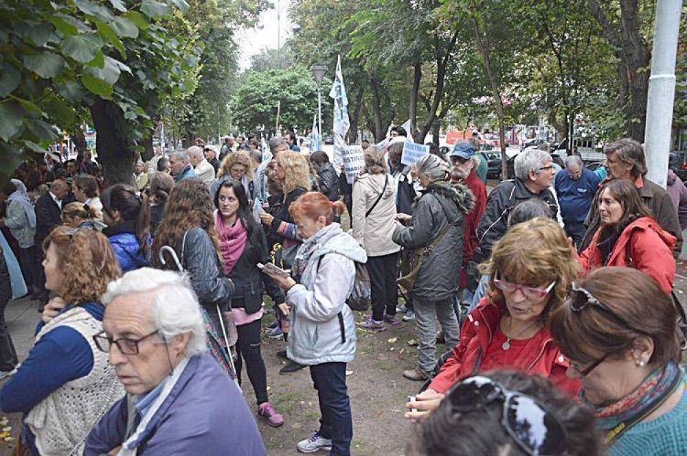 Manifestacin en solidaridad con Cristina frente a la Cmara Federal de Apelaciones