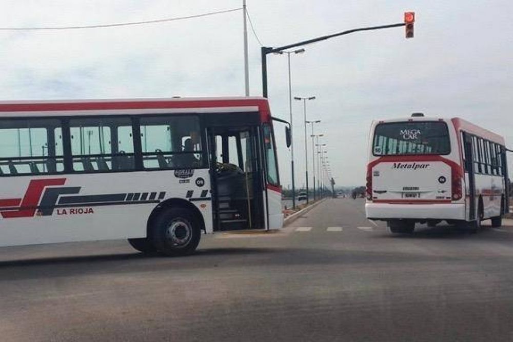 Concejales aprobaron aumento del colectivo urbano a $8