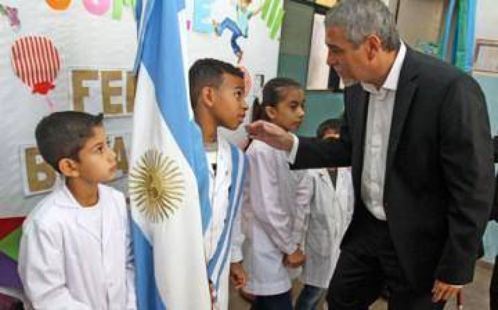 Ferraresi: �Trabajemos juntos y desde las aulas, para seguir adelante con esta transformaci�n educativa�