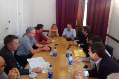El massismo busca covnertirse en el salvador de Chascom�s