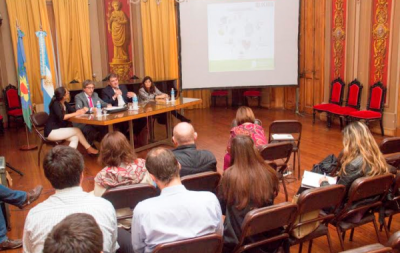 EL PRESIDENTE DE OCEBA Y DIRECTIVOS ESTUVIERON EN LAS FLORES EN UNA REUNI�N DONDE PARTICIPARON MUNICIPIOS DE LA REGI�N