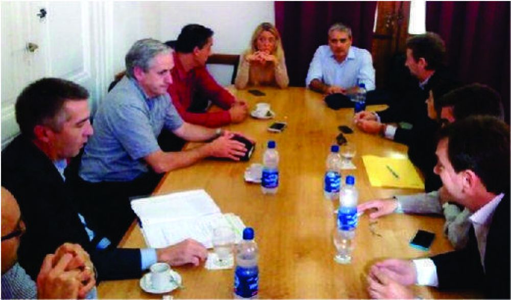 Gast�n se reuni� con legisladores a quien solicit� la conformaci�n de la Bicameral