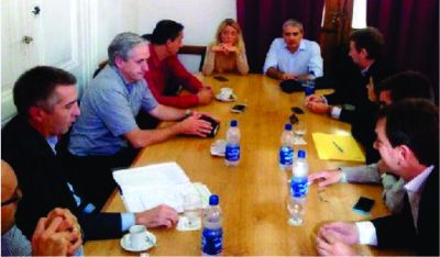 Gast�n se reuni� con legisladores a quien solicit� la conformaci�n de la Bicameral