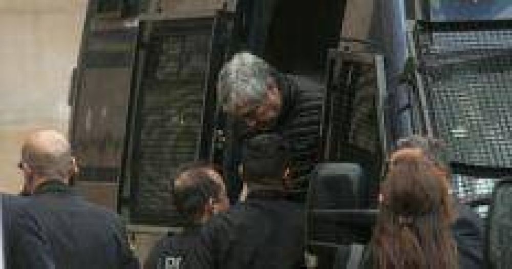 B�ez seguir� detenido