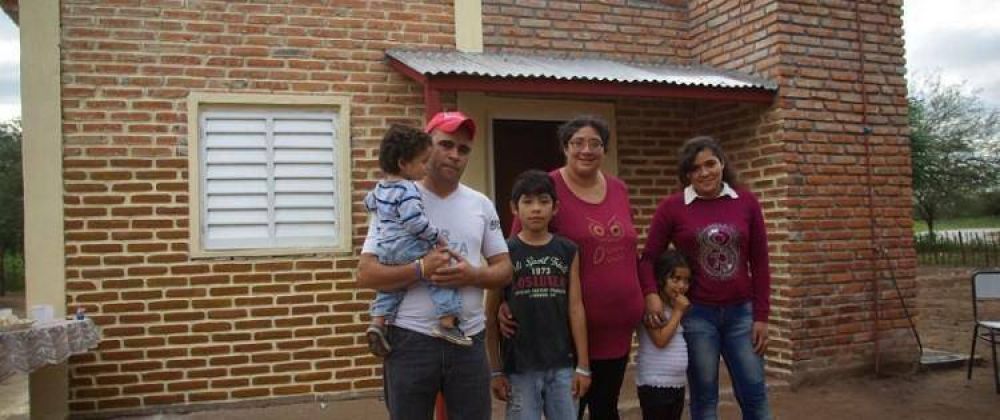 Entregan Viviendas Sociales en el Departamento Guasayan