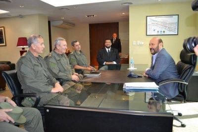 El gobierno coordina estrategias con GN a fin de �profundizar lucha frontal al narcotr�fico�