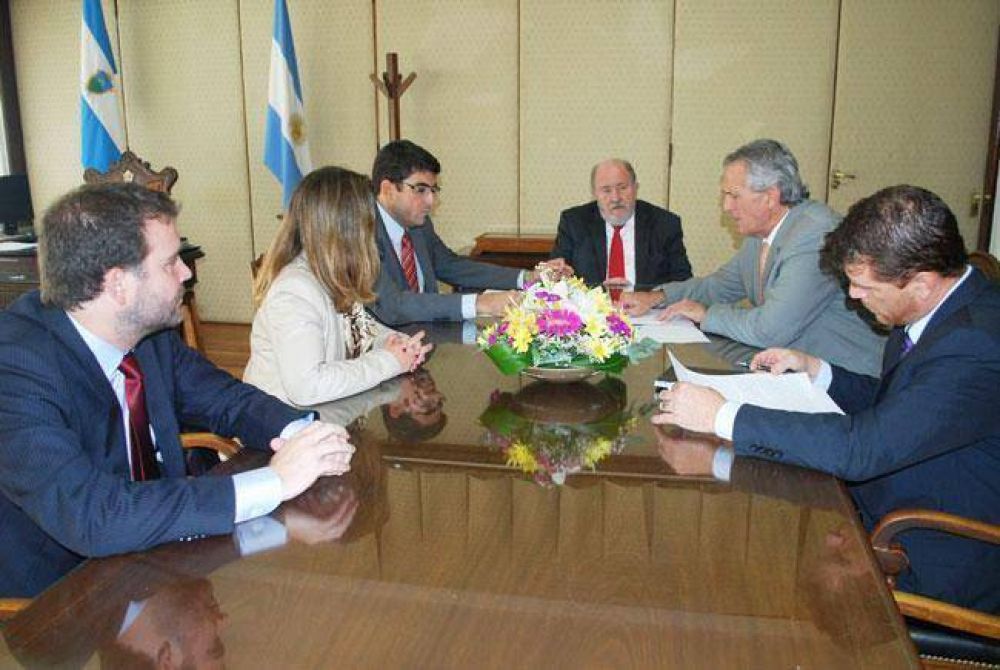 Firmaron el convenio para que la Unidad 13 albergue a presos pampeanos