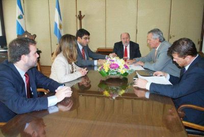Firmaron el convenio para que la Unidad 13 albergue a presos pampeanos